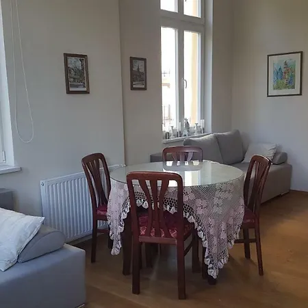 Cecylia Apartment *